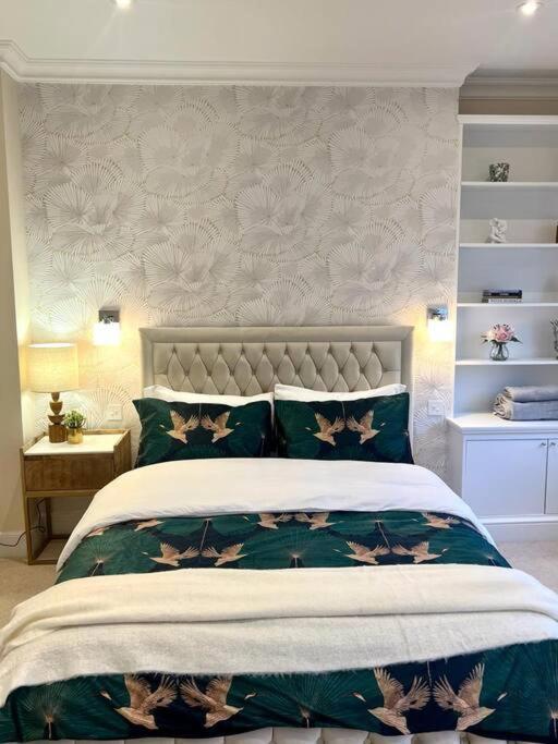 דירות לונדון Flat In The Heart Of Holland Park מראה חיצוני תמונה