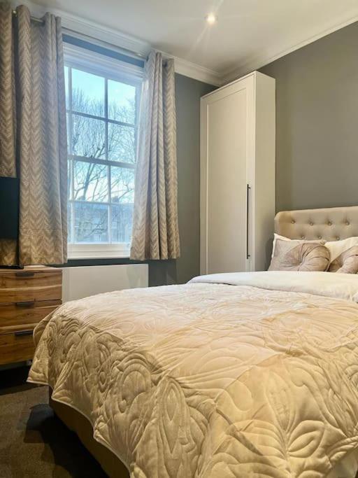 דירות לונדון Flat In The Heart Of Holland Park מראה חיצוני תמונה