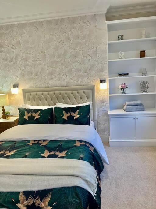 דירות לונדון Flat In The Heart Of Holland Park מראה חיצוני תמונה